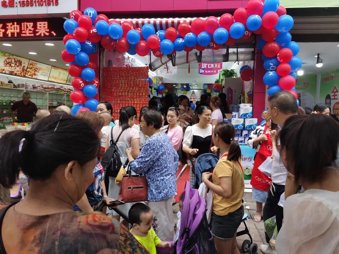 实探亲子岛四川新店，开店首日排长龙，销售突破8万